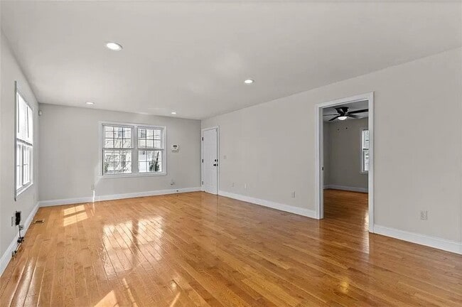 Building Photo - 23 Vaughan St