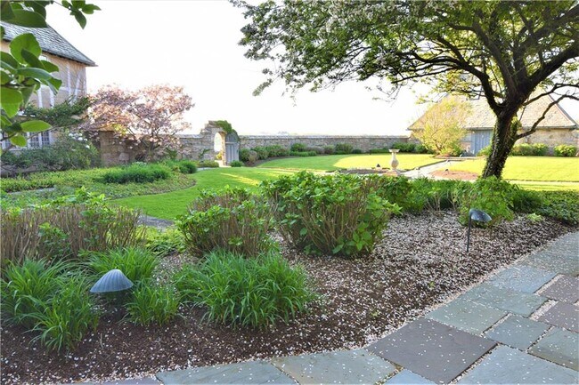 Building Photo - 61 Ledge Rd