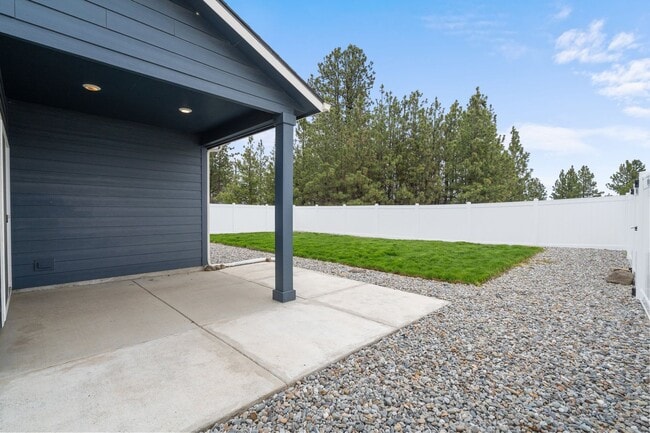 Building Photo - Modern Comfort in Country View Meadows – 3...
