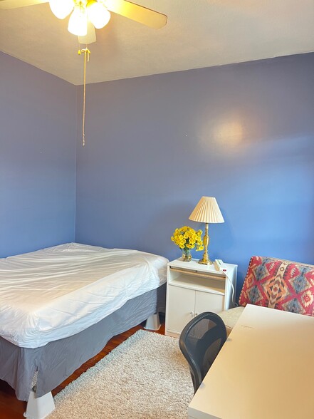 Furniture Included: Bed# 3 - 558 Washington St