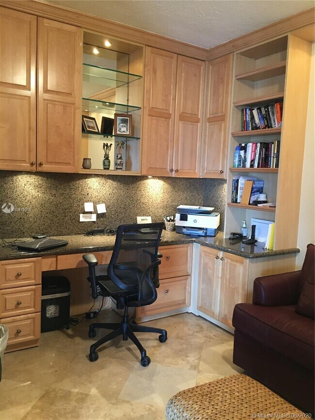 Building Photo - 100 S Birch Rd