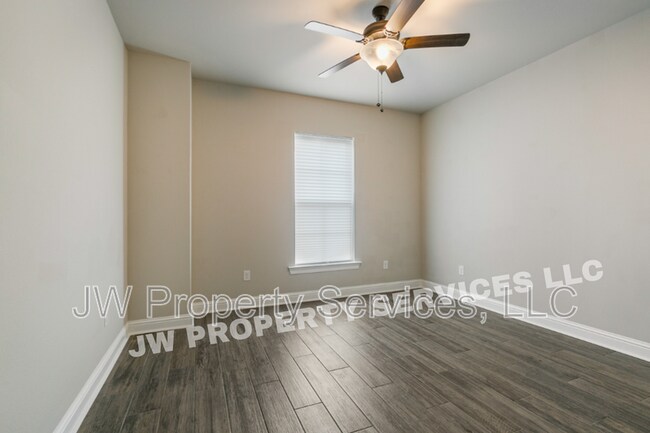Building Photo - 612 Claiborne Trails Dr
