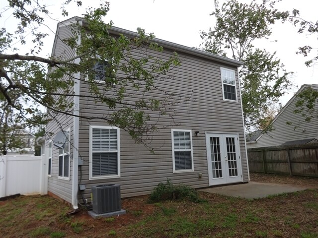 Building Photo - 165 Ilex Dr