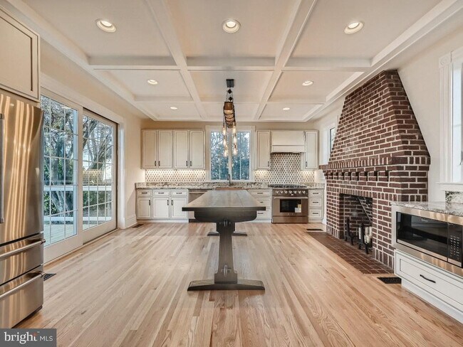 Building Photo - 2100 Rosalie Ave