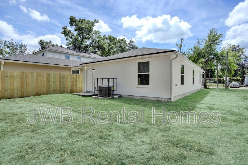 Building Photo - 725 Pippin St