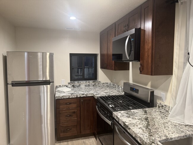 Building Photo - 4621 Locust Ln E