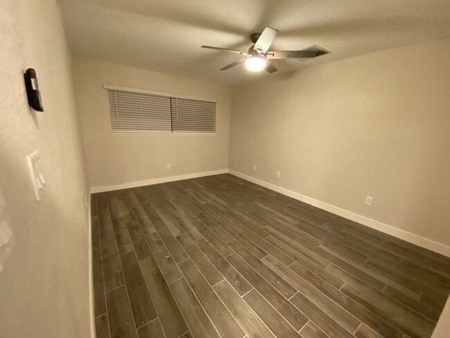 Building Photo - Updated 4 bed, 2 bath home with Dual Cooli...