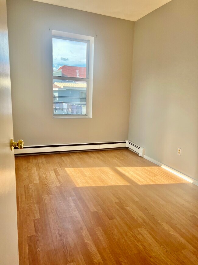 Building Photo - 808 Mohawk St