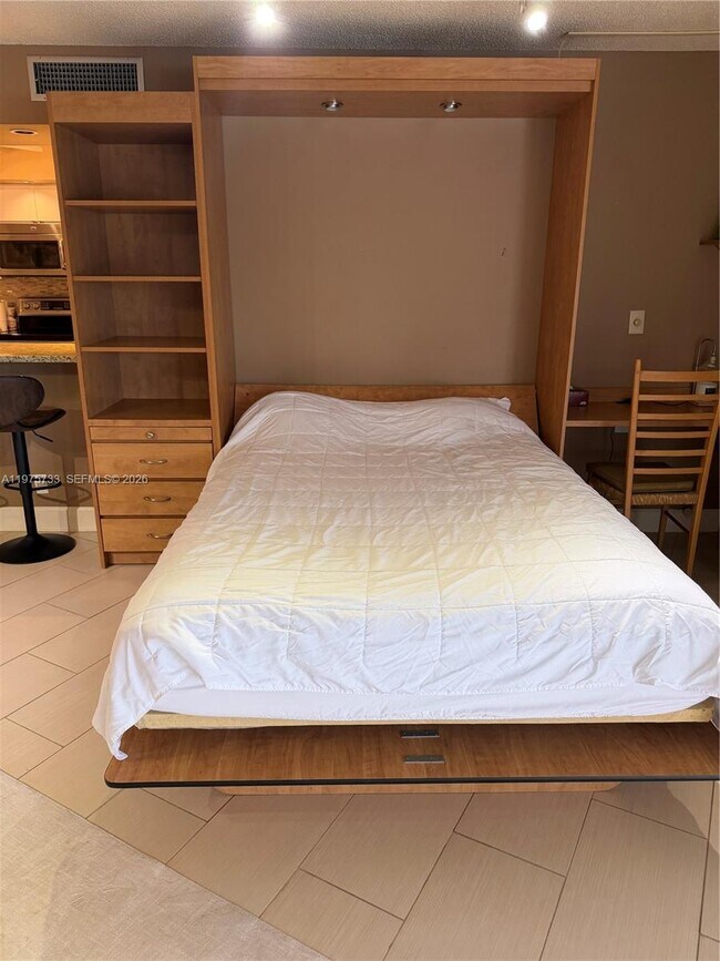 Building Photo - 2940 N Course Dr