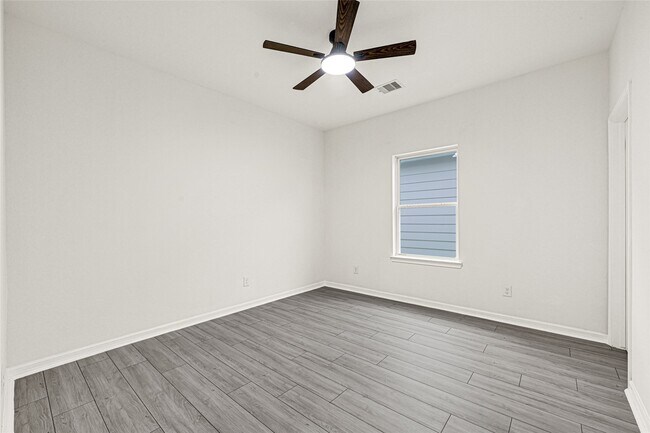 Building Photo - 8628 Scott St