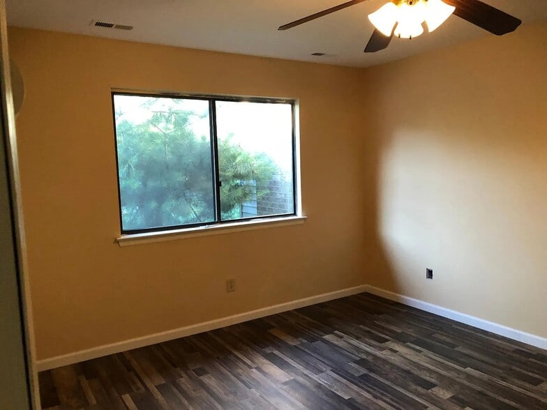 Building Photo - 4220 Birchwood Ct