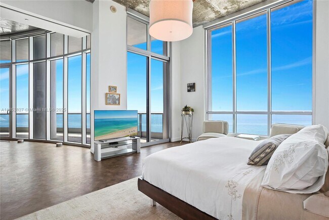 Building Photo - 5959 Collins Ave