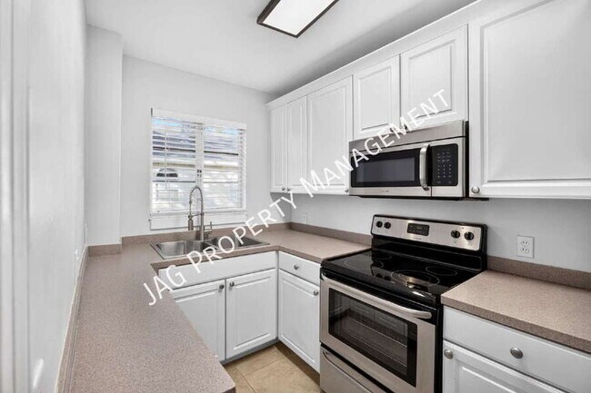 Building Photo - 2761 St Johns Ave