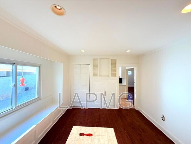 Building Photo - 4447 Lockwood Ave