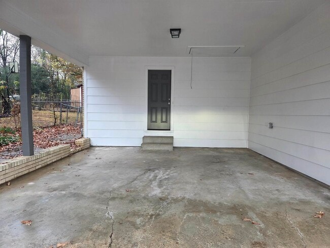 Building Photo - 109 S Longfield Ave