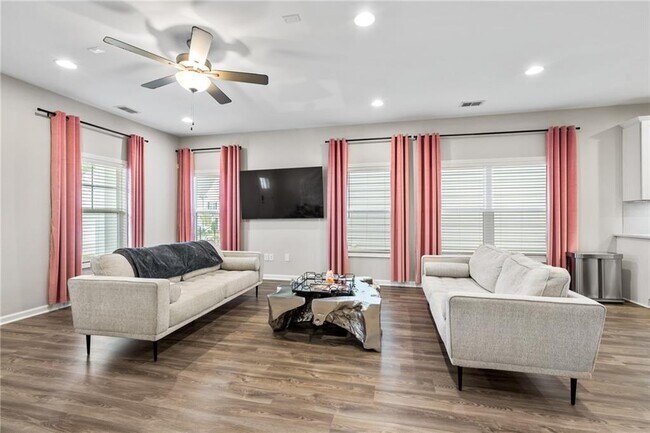 Building Photo - 2047 Drew Dr