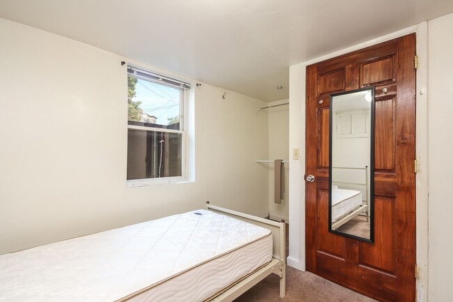 Building Photo - Guaranteed Lease - Sign Today!