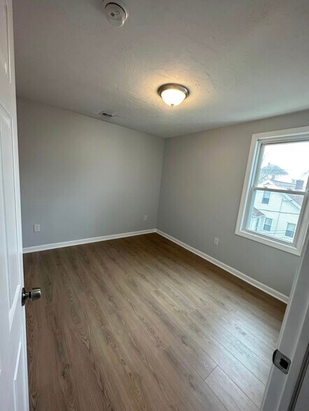 Bedroom - 28 Lexington St