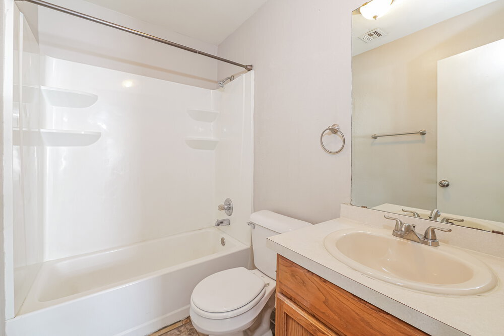 Building Photo - 1933 Creekridge Dr