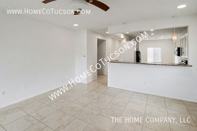 Building Photo - 34584 S Bronco Dr