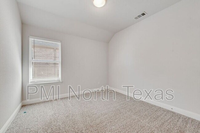 Building Photo - 512 Tartane Dr