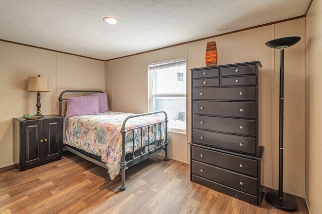 Building Photo - 13 Garden Rd