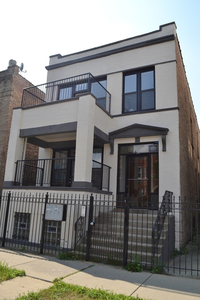Primary Photo - 3245 W Division St