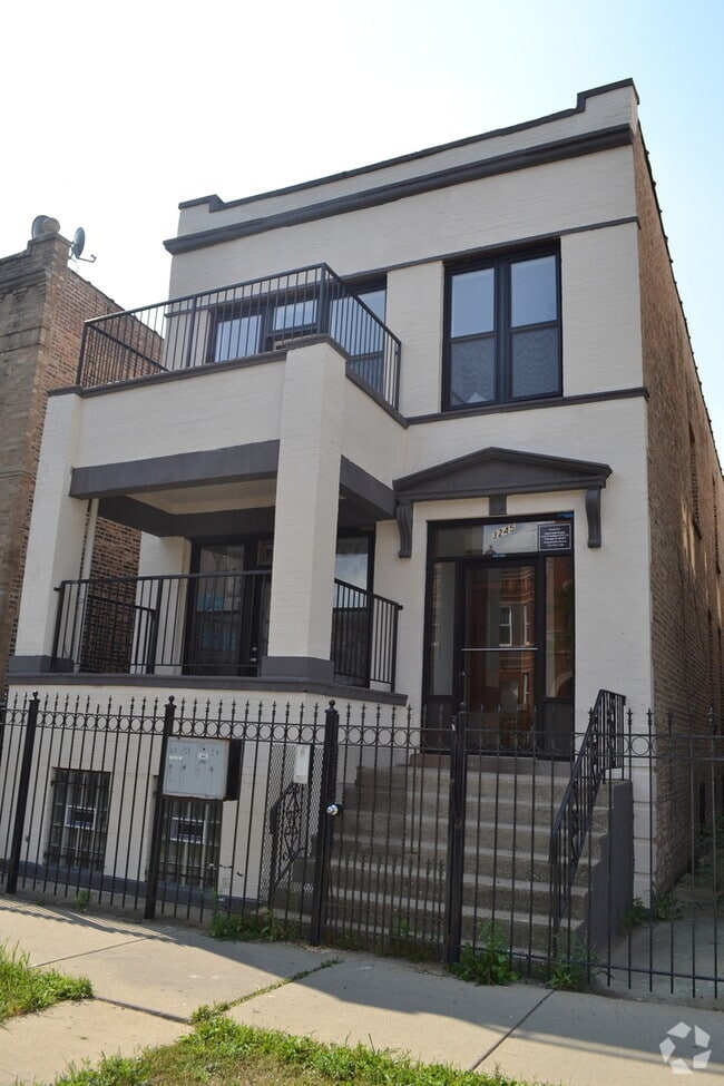 Building Photo - 3245 W Division St