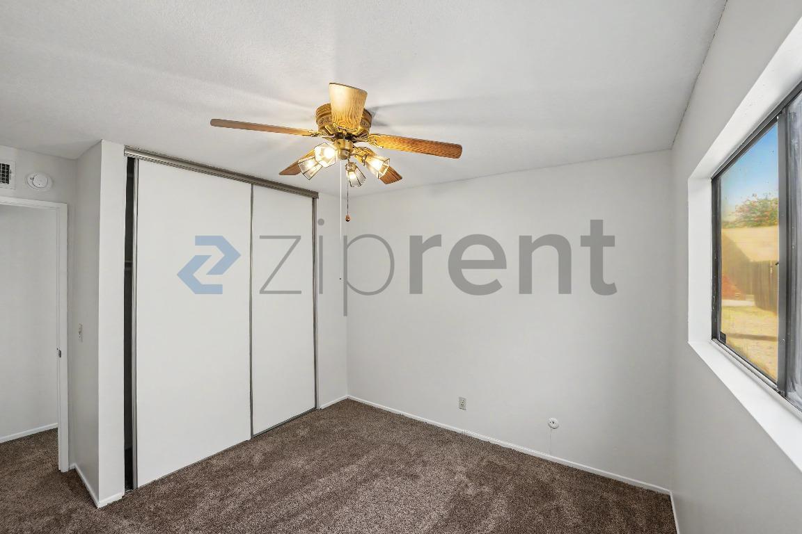 Building Photo - Unit