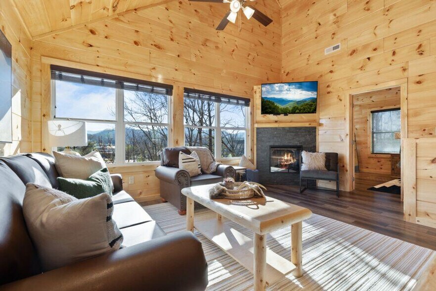 Building Photo - 3936 Valley View Dr