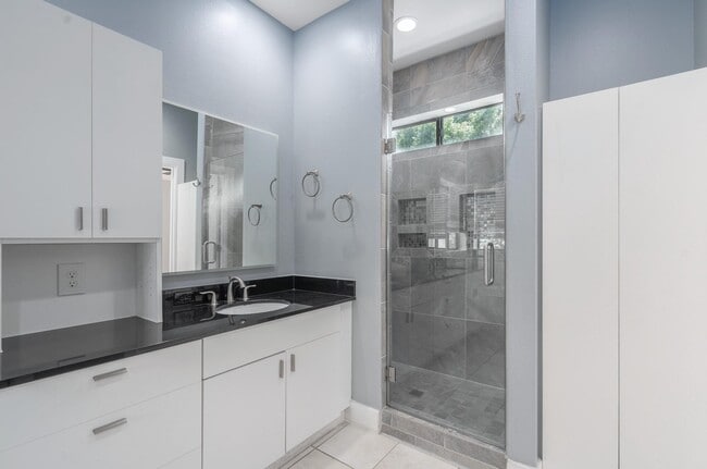 Building Photo - 4302 Spencer St