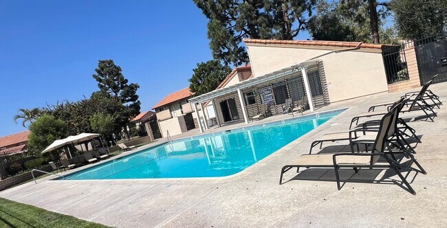 Building Photo - Charming upgraded home!