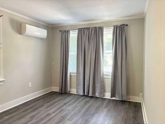 Building Photo - Available now. WATER & SEWER INCLUDED! Gre...