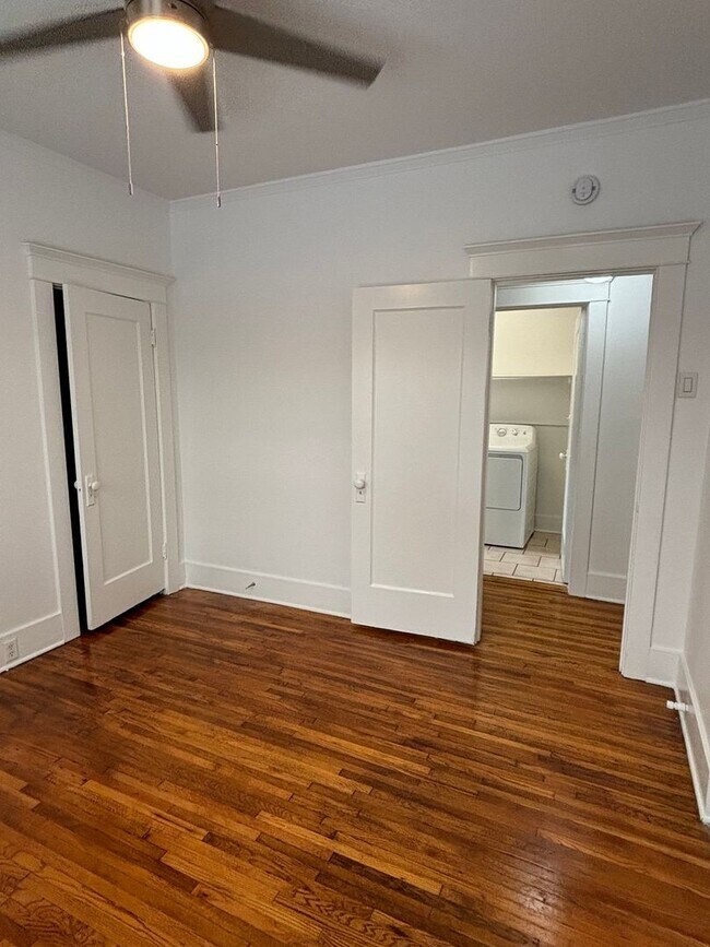 Building Photo - Beautiful 2 Bedroom 1 Bath available now in Long Beach