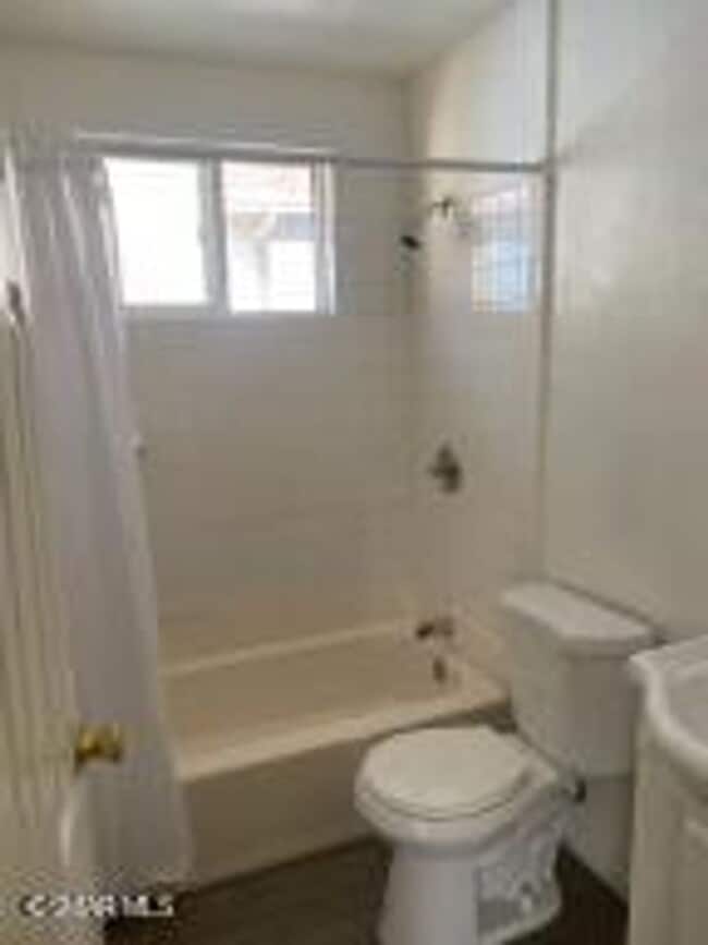 Building Photo - Affordable and Charming 1 bedroom / 1 bath...