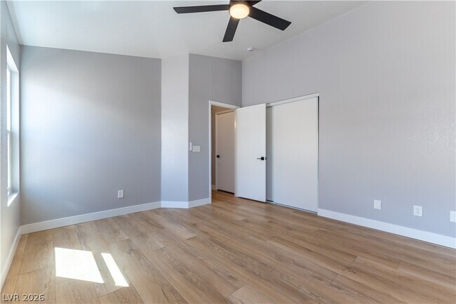Building Photo - 5470 Chela Dr