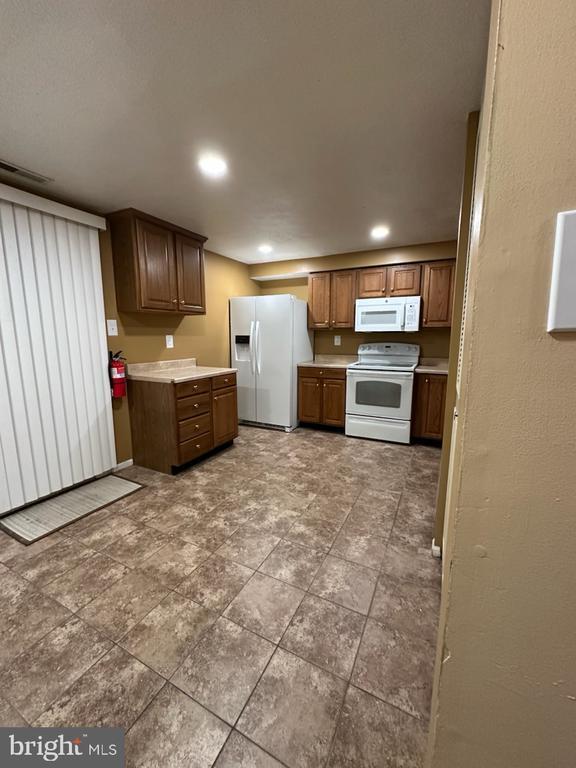 Building Photo - 70 Vanderbilt Ct