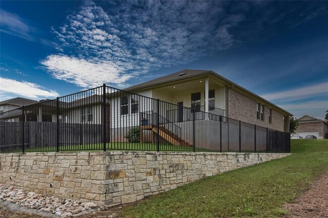 Building Photo - 241 Serpens St
