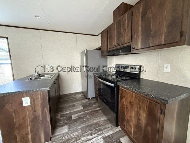 Building Photo - 523 Lone Robin St