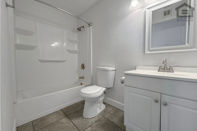 Building Photo - 4Bed/2Bath House at Chandler Blvd/McQueen Rd! Ready for Immediate Move-In! – NO HOA!