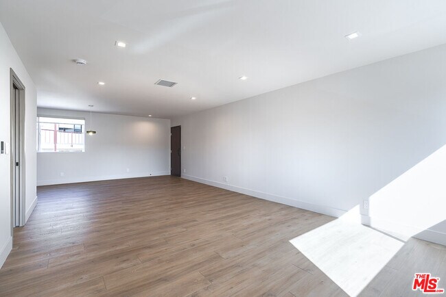 Building Photo - 12425 Texas Ave