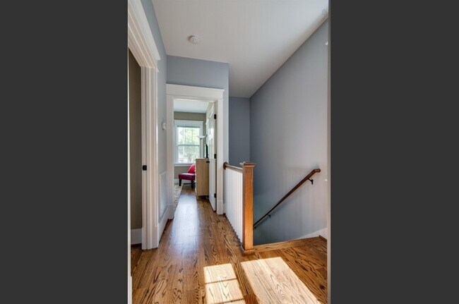 Building Photo - 925 S Douglas Ave