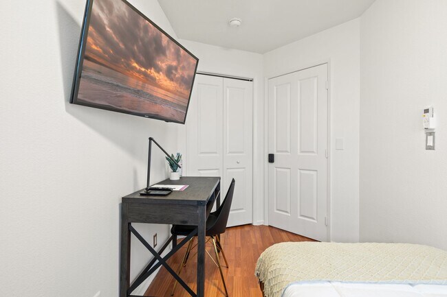 Building Photo - 10777 Ashton Ave