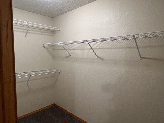 Building Photo - Orchard Crest Home with Willard Schools