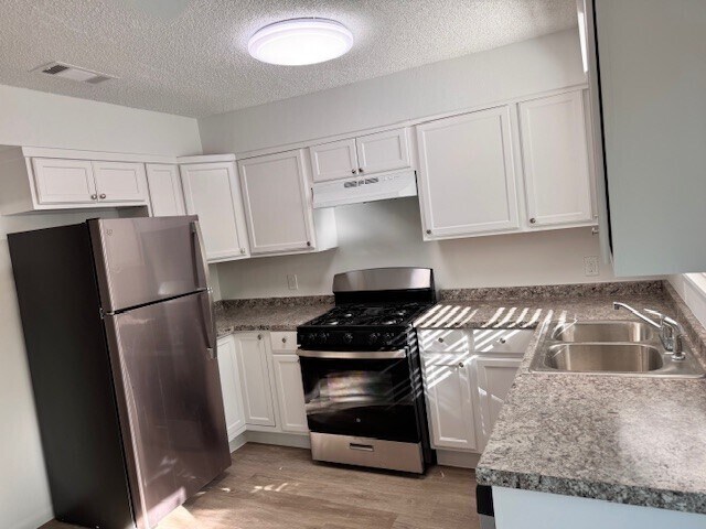 Building Photo - Newly Renovated 3 bedroom 2 bath home with...