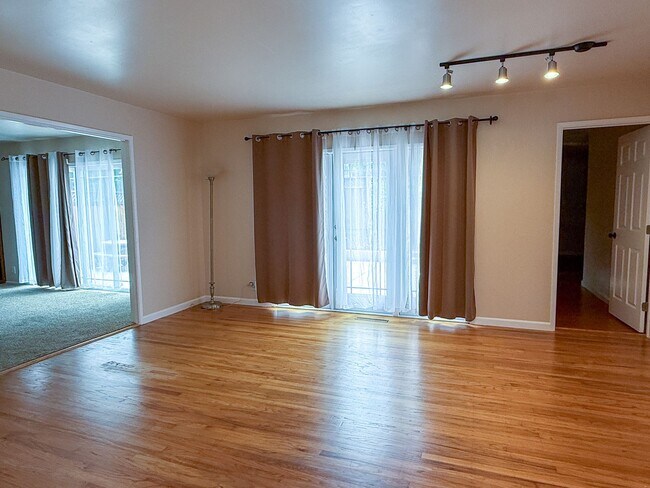 Building Photo - 1608 Ronald Ct