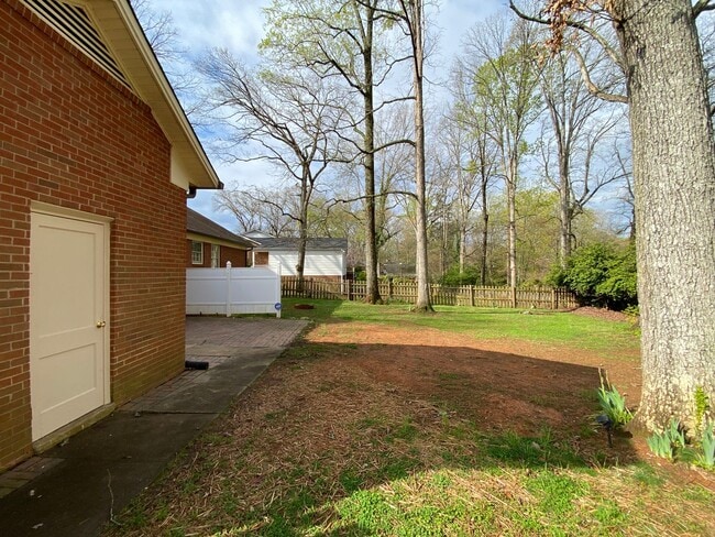 Building Photo - 3221 Polo Rd