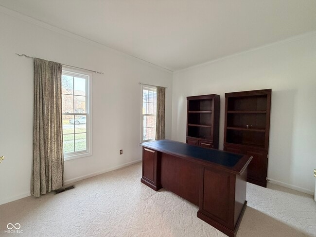 Building Photo - 1351 Woodpond N Roundabout