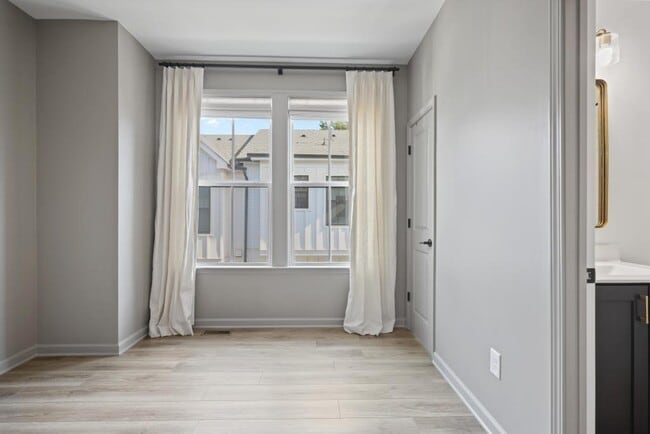 Building Photo - 121 Chestnut Cir