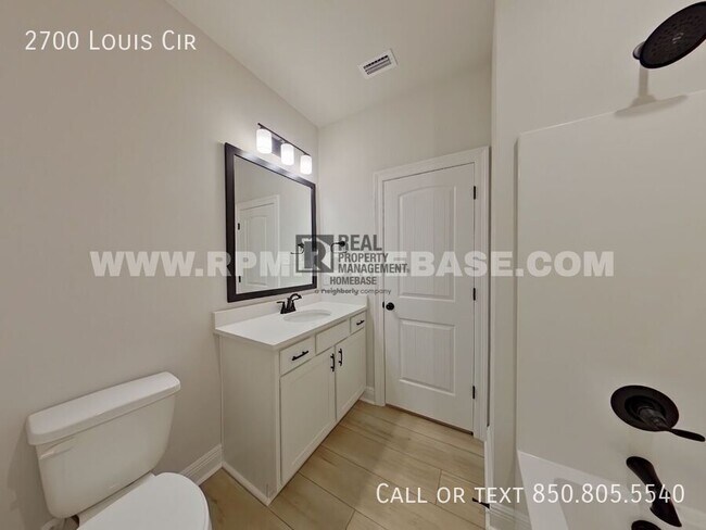 Building Photo - 2700 Louis Cir